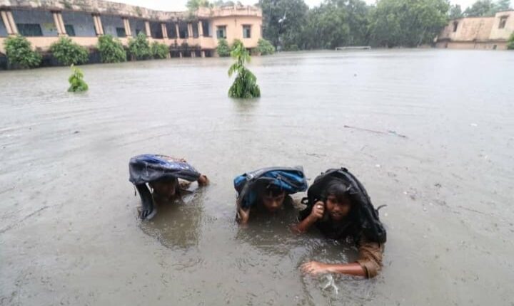 it-has-been-raining-continuously-for-24-hours-in-many-districts-of-uttar-pradesh