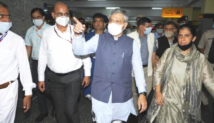 Railway Minister reviews the progress of work of Jammu Tawi-Srinagar Rail Link Project in Katra