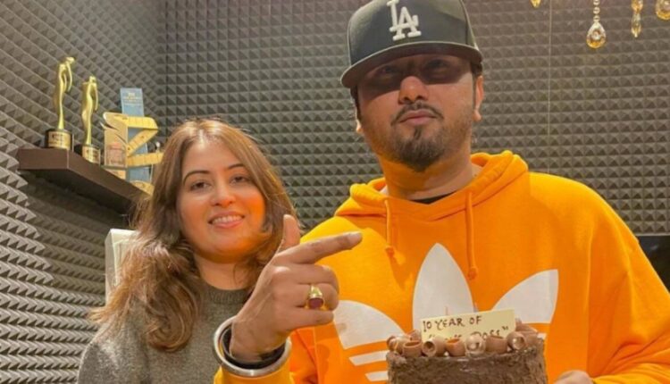 delhi-court-allows-yo-yo-honey-singhs-wife-to-go-to-matrimonial-home-and-bring-goods