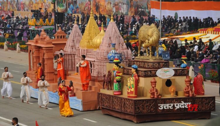 uttar-pradeshs-varanasi-tableau-gets-first-prize-on-republic-day