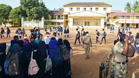 hijab-mentioned-7-times-in-quran-not-essential-to-islam-kerala-governor