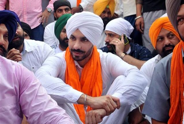 accused-in-red-fort-violence-deep-sidhu-dies-in-road-accident