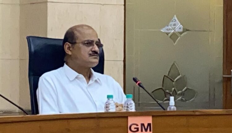 Northern Railway General Manager reviews work progress