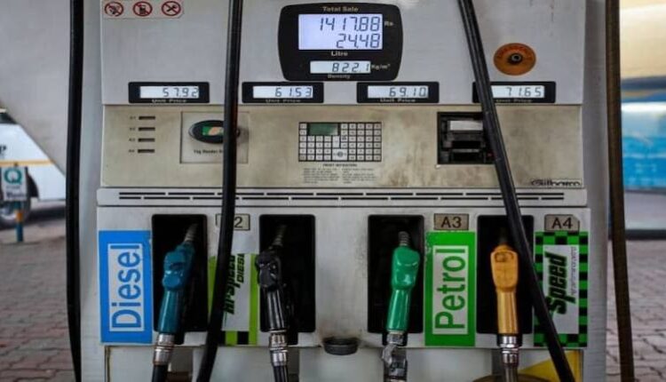 in-7th-fuel-price-hike-in-8-days-in-india-petrol-passes-₹100-mark-in-delhi