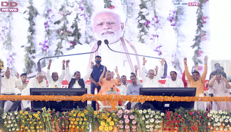 on-the-national-panchayati-raj-day-the-cm-attended-the-meeting-of-gram-sabha-of-eri-rampura-gram-panchayat-of-jalaun-district