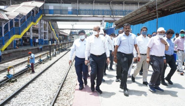 inspection-of-varanasi-station-by-shri-ashutosh-gangal-general-manager-northern-railway