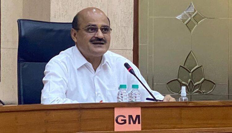 Northern Railway General Manager reviews work progress