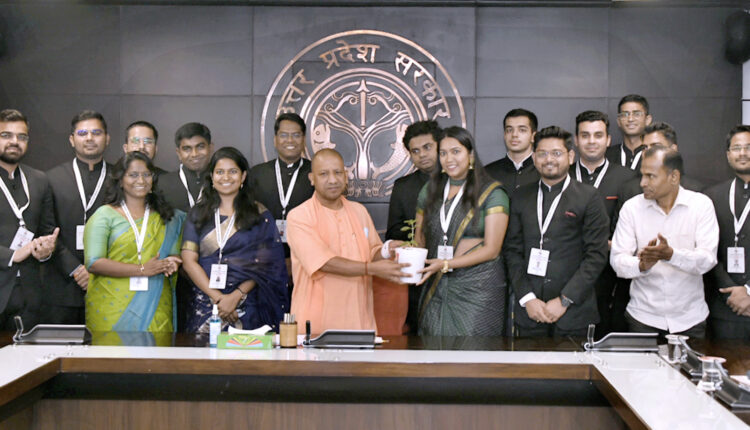 cm-yogi-presented-a-courtesy-call-on-the-trainee-officers-of-the-2020-batch-of-the-indian-administrative-service