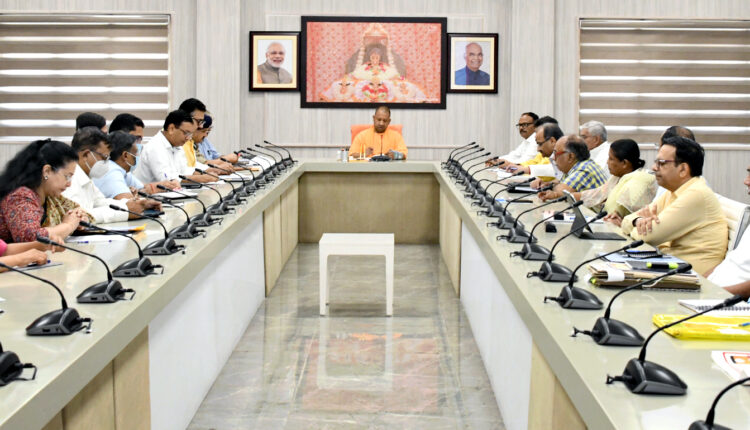 cm-yogi-gave-instructions-to-complete-the-program-of-8th-international-yoga-day