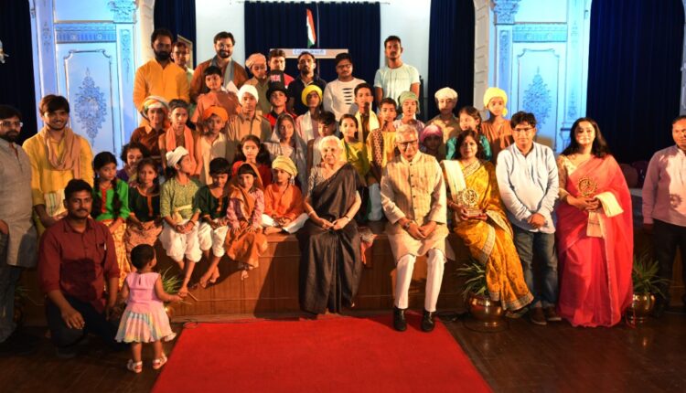 governor-observed-the-play-performed-by-the-children-of-officers-and-employees-residing-in-raj-bhavan