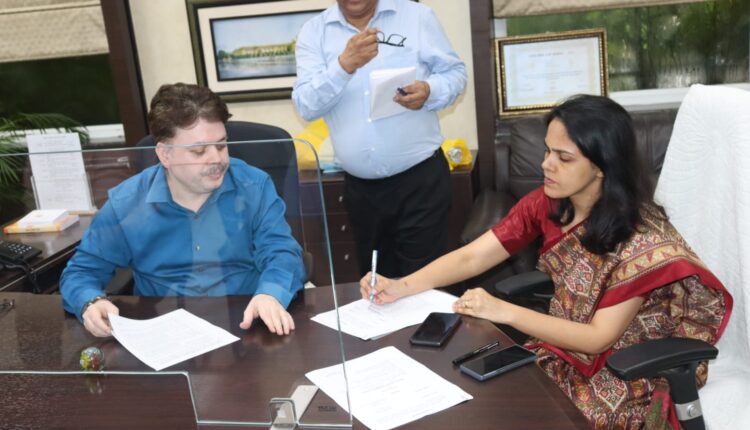 dr-smt-roshan-jacob-the-newly-arrived-divisional-commissioner-took-charge