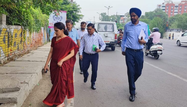 divisional-commissioner-dr-roshan-jacob-inspected-various-places-regarding-the-cleanliness-of-drains