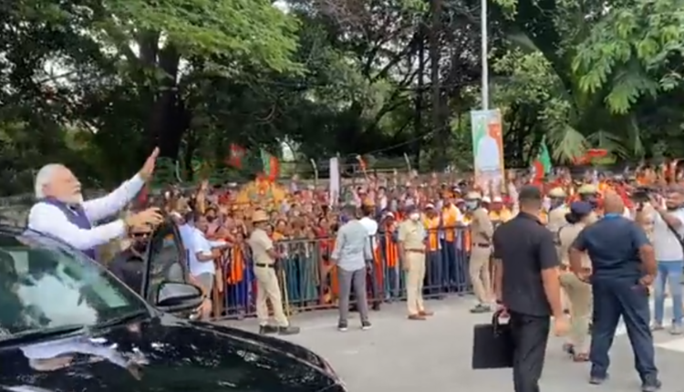 pm-modi-gets-grand-welcome-in-bengaluru-will-unveil-big-ticket-projects-next