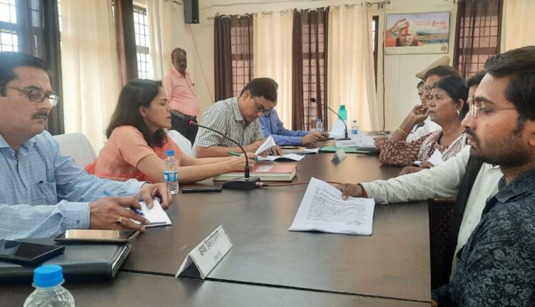 under-the-chairmanship-of-the-divisional-commissioner-the-entire-resolution-day-was-organized-in-sadar-tehsil