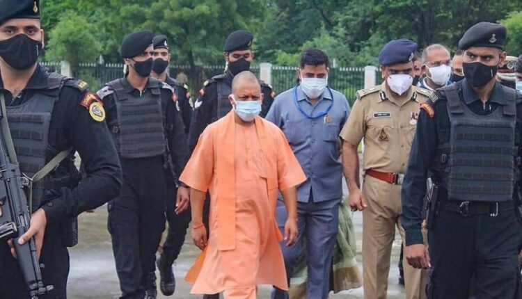 the-youth-tried-to-enter-the-security-convoy-of-cm-yogi