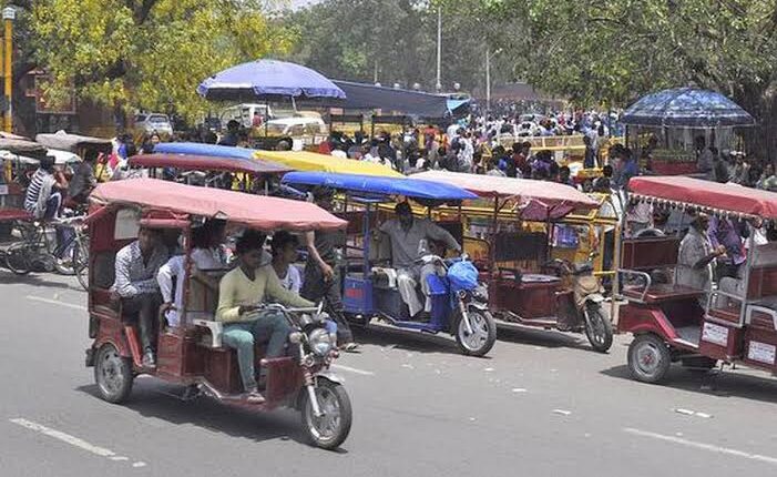 e-rickshaws-barred-on-11-main-routes-of-lko