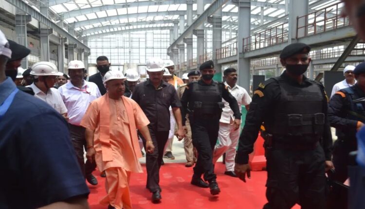 cm-yogi-digitally-unveiled-metro-in-agra