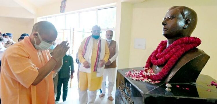 cm-yogi-paid-tribute-to-the-martyrs-of-kakori