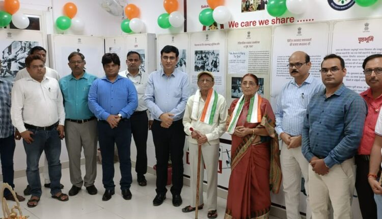 postmaster-inaugurates-vibration-vibhishika-memorial-day-exhibition-at-varanasi-head-post-office