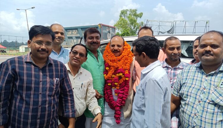 state-president-of-up-secondary-teachers-association-received-a-grand-welcome