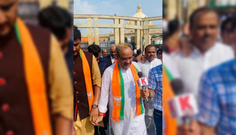 bjp-state-president-bhupendra-chaudhary-was-given-a-grand-welcome-by-bjp-workers-in-lucknow