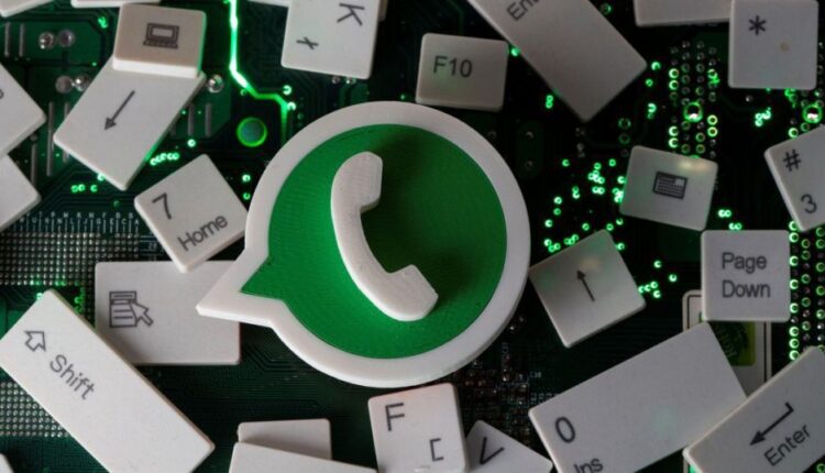 exit-whatsapp-groups-silently-hide-your-online-status