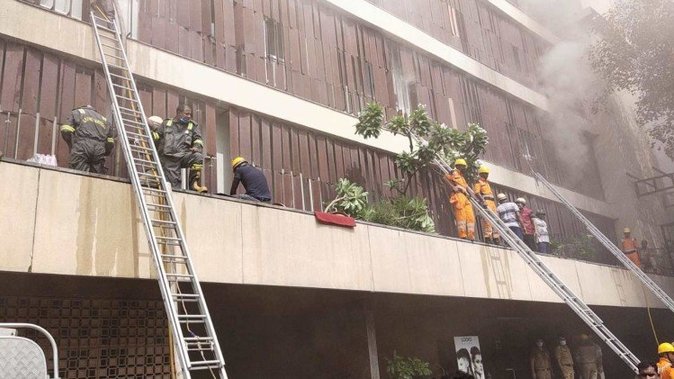 massive-fire-broke-out-in-lucknow-hotel-cm-yogi-ordered-investigation