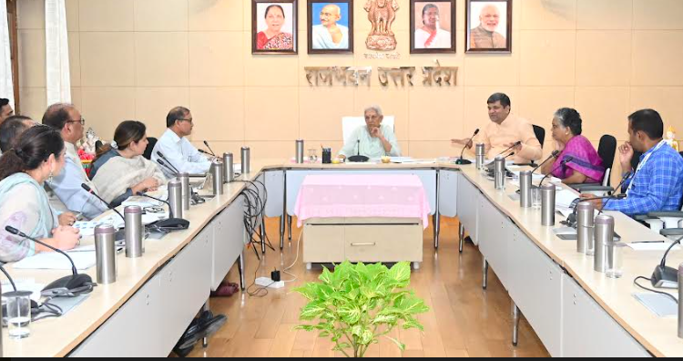 The Governor reviewed the presentation made by Dr. APJ Abdul Kalam Technical University Lucknow