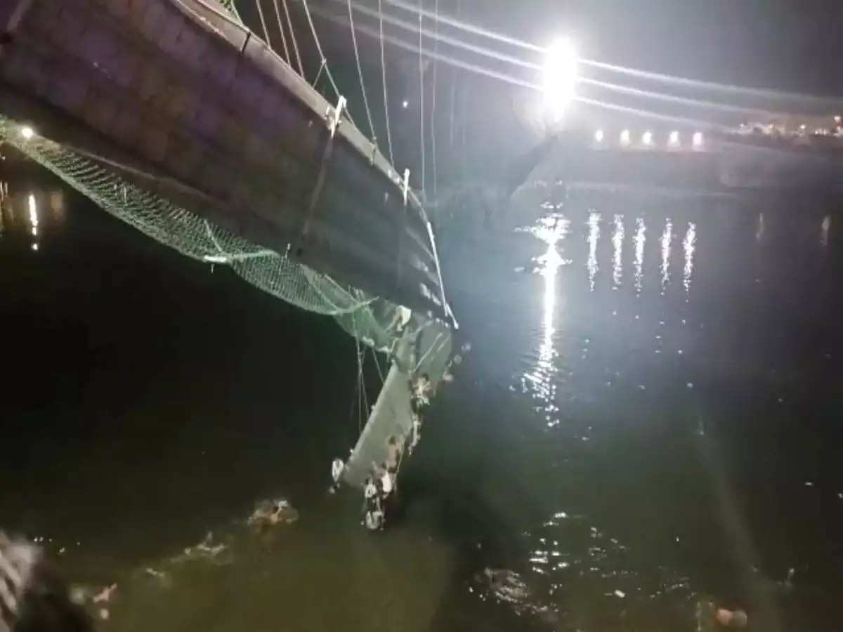 GUJRAT BRIDGE BEFORE COLLAPSE LAST 30 SEC VIDEO