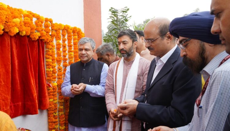Railway Minister Shri Ashwini Vaishnav visits Saharanpur Railway Yard and takes stock of major progressive projects
