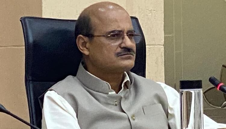 Northern Railway General Manager reviews work progress