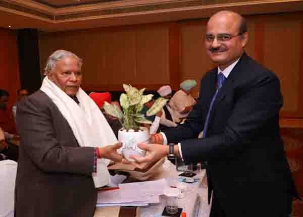 Shri Ashutosh Gangal, General Manager, Northern Railway holds meeting with Members of Parliament in Chandigarh