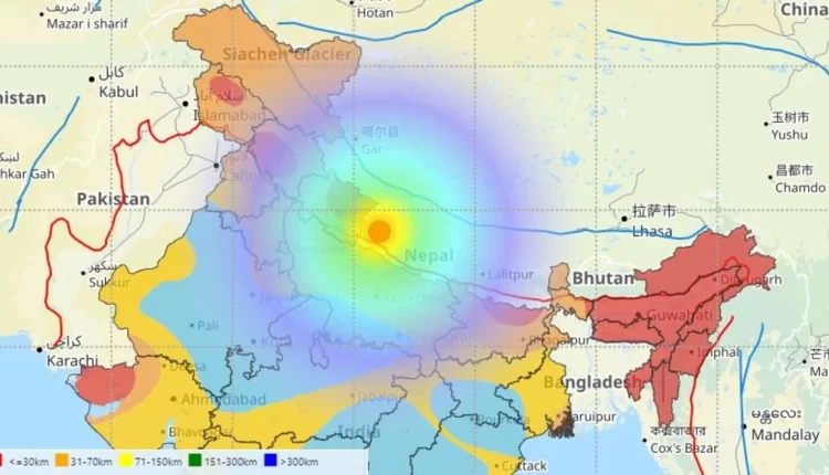 Strong tremors were felt in many areas including Delhi-UP with the earthquake in Nepal