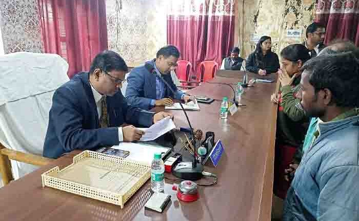 District Magistrate Surya Pal Gangwar reached Tehsil Mohanlalganj for Complete Solution Day