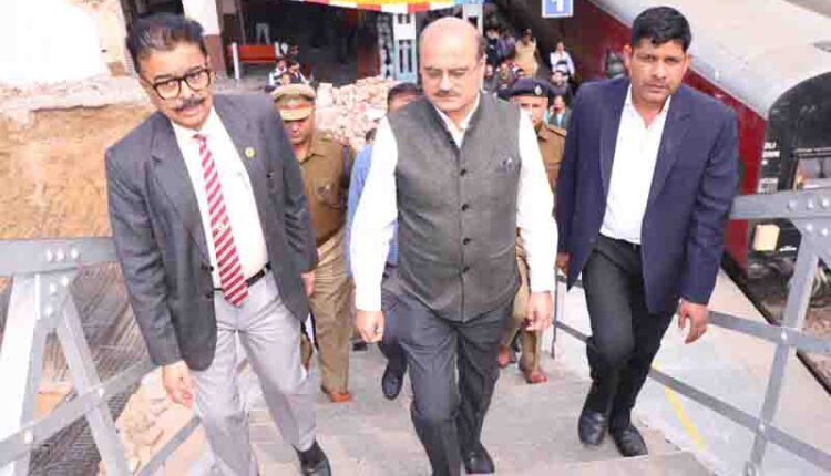 Ashutosh Gangal, General Manager, Northern Railway inspected the Chandpur Siau-Bijnor-Najibabad-Dhampur-section of Moradabad Division